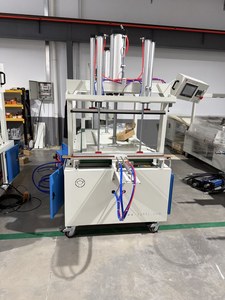 Compacteur <span class=keywords><strong>sous</strong></span> <span class=keywords><strong>vide</strong></span> industriel avec bande transporteuse pour l'emballage des textiles ménagers - Product Image 3