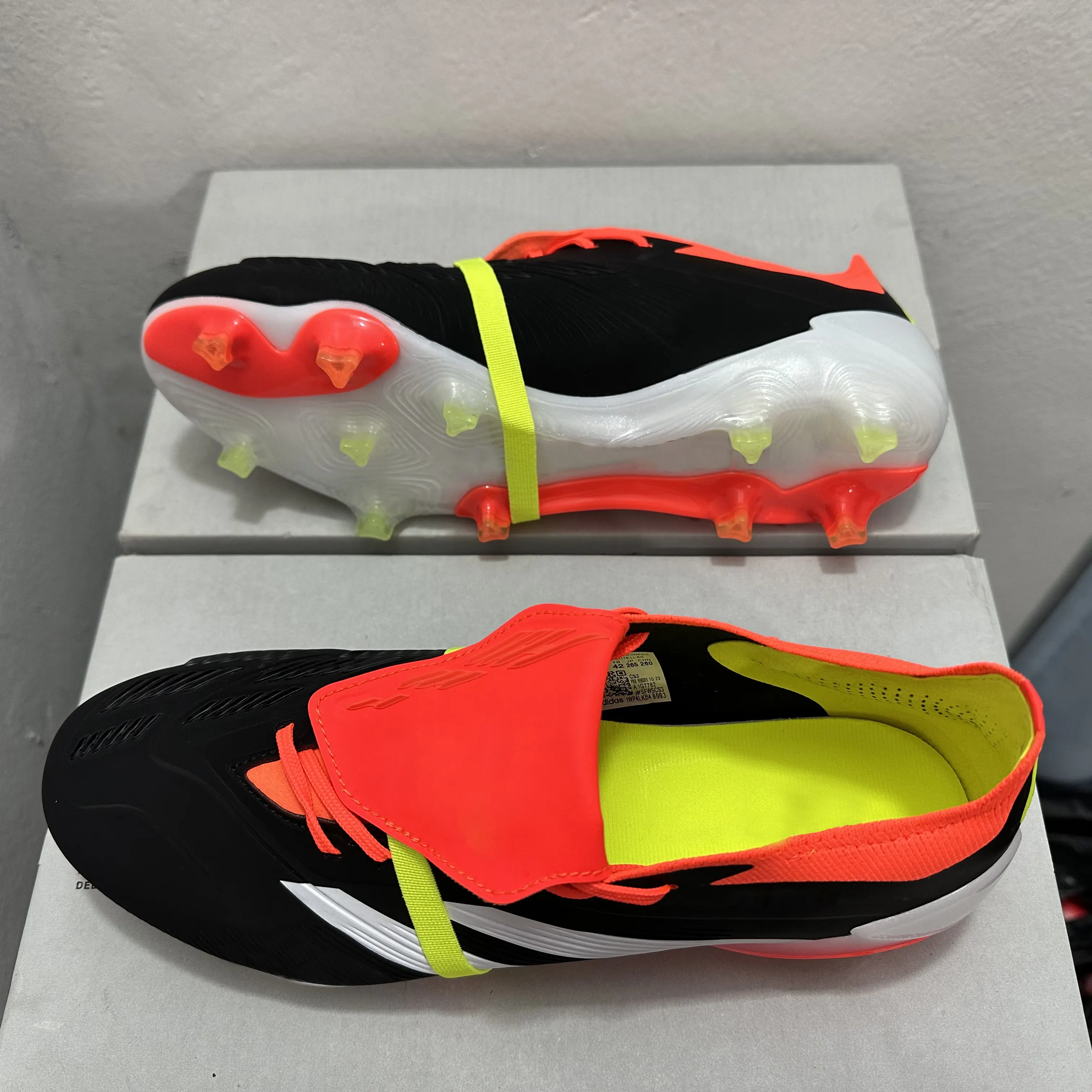 Venta caliente tendencia mejores zapatos de fútbol hombres de punto impermeable Futsal zapatos personalizados diseño de moda futbol zapatos de fútbol