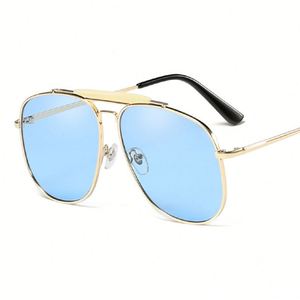 Gafas de Sol de Moda con Logotipo Personalizado, Estilo Moderno, Lentes con Tinte Oceánico, Montura Metálica, Gafas de Sol Extra Grandes para Mujer - Product Image 4