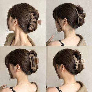 <span class=keywords><strong>Clip</strong></span> redondo de Color sólido de garra grande, <span class=keywords><strong>Clip</strong></span> de tiburón mate avanzado ahuecado Simple, accesorios para el cabello de alta calidad a la moda - Product Image 2