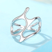Kadınlar için Soyut Ajurlu Yüzük, 22mm, Altın Kaplama Alaşım Fütüristik Geometrik, Beyaz Altın ve Altın