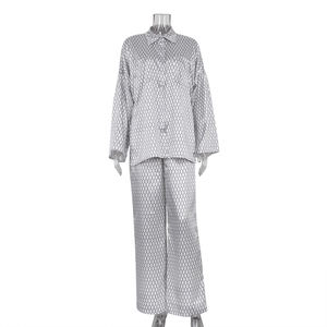 Stile alla moda <span class=keywords><strong>pantaloni</strong></span> larghi larghi stile Casual in raso bianco manica lunga autunno Set <span class=keywords><strong>pantaloni</strong></span> e <span class=keywords><strong>camicia</strong></span> da donna - Product Image 4