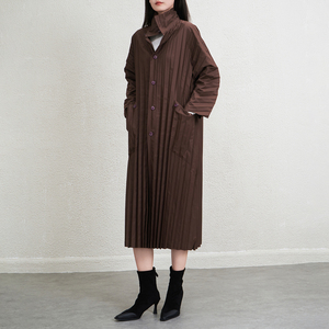 Gabardina informal de longitud media para mujer de alta calidad Miyake diseño plisado botón único envío rápido inventario de salida de fábrica - Product Image 4