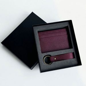 Juego de Llavero y Tarjetero de Cuero Personalizado Estilo Ejecutivo - Regalos Promocionales Corporativos con Impresión Serigráfica para Uso en Oficina - Product Image 2