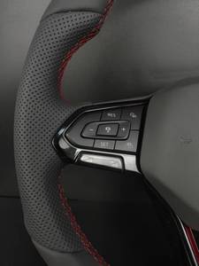 Volant sport personnalisé en fibre de carbone de style D pour volant en cuir perforé avec logo GTI Volkswagen <span class=keywords><strong>Golf</strong></span> 8 MK8 GTI R Passat B8 - Product Image 5
