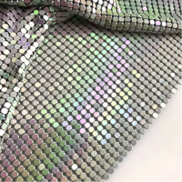 Tissu en maille métallique à paillettes brillantes sur mesure, tissu en maille d'aluminium irisé pour décoration de fond de restaurant ou de bar