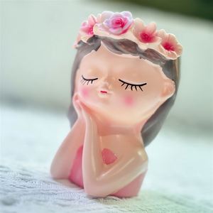 Pot de fleurs élégant en résine en forme de fille avec plantes succulentes, parfait pour les collectionneurs d'art et comme cadeau de mariage - Product Image 2