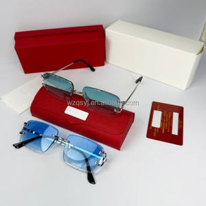 <span class=keywords><strong>Occhiali</strong></span> <span class=keywords><strong>da</strong></span> <span class=keywords><strong>Sole</strong></span> di Alta Qualità con Scatola Blu Firmati Senza Montatura <span class=keywords><strong>da</strong></span> Donna e Uomo con Taglio a Diamante di Lusso <span class=keywords><strong>Protezione</strong></span> <span class=keywords><strong>UV</strong></span> <span class=keywords><strong>400</strong></span> - Product Image 5