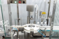 Ligne de remplissage automatique multi-têtes 1000 BPH pour pesticides liquides/en flacons/poudre, produits chimiques agricoles – Grande Vente, GMP, Haute Vitesse, Personnalisable