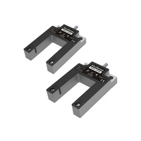 Sensor Fotoeléctrico de Proximidad Láser AKUSENSE de Doble Salida NPN/PNP 670nm, Tipo Horquilla, Ancho de Ranura 30mm, Protección IP65, Montaje con Tornillos