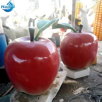 Grande sculpture décorative moderne en fibre de verre en forme de pommes rouges géantes pour l'extérieur, modèle d'accessoire en résine artisanale