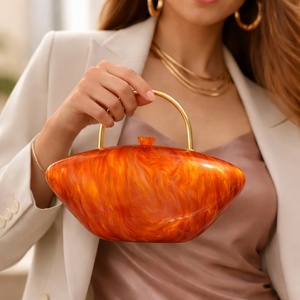 Bolso <span class=keywords><strong>de</strong></span> mano <span class=keywords><strong>de</strong></span> acrílico <span class=keywords><strong>de</strong></span> moda <span class=keywords><strong>de</strong></span> verano para mujer, diseño único, bolsos <span class=keywords><strong>de</strong></span> noche, bolso <span class=keywords><strong>de</strong></span> hombro con cadena, asa dorada, bolso pequeño <span class=keywords><strong>de</strong></span> mármol y cartera. - Product Image 4