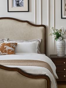 Lit en bois massif avec revêtement en cuir de vachette, chêne rouge, 1,8 m, chambre principale, lit double, lit de mariage par <span class=keywords><strong>Dibao</strong></span> - Product Image 1