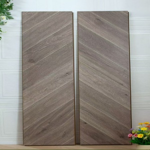 Plancher en bois d'ingénierie en chêne de 12 mm, qualité supérieure, motif chevrons, plancher stratifié - Product Image 1