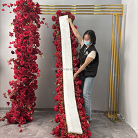 LISSE Haute Qualité Artificielle Rose Rouge Fleur Coureur De Mariage Arrangement De Fleurs Rouges Ensemble De Fleurs Rouges