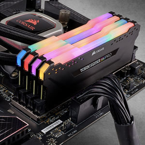 ใช้แล้ว <span class=keywords><strong>Vengeance</strong></span> <span class=keywords><strong>RGB</strong></span> Pro 64GB (4x16GB) DDR4 DRAM DDR4ชุดหน่วยความจำ C16 3200MHz-สีดำ - Product Image 4