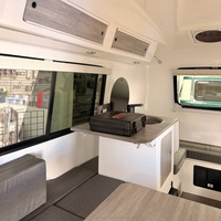 Mobil-home entièrement équipé, caravane rétro verte à essieu simple avec auvent rétractable pour hébergement de camping en couple - En vente