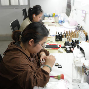 Mayorista de alta calidad Gradiente de Arte de <span class=keywords><strong>uñas</strong></span> geométricas rosas <span class=keywords><strong>con</strong></span> purpurina <span class=keywords><strong>Uñas</strong></span> postizas Prensa cuadrada francesa <span class=keywords><strong>en</strong></span> las <span class=keywords><strong>uñas</strong></span> para la belleza - Product Image 6