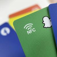 Carte de visite professionnelle personnalisée en plastique CR80, étanche, RFID NFC 13,56 MHz, programmable avec code QR, pour réseaux sociaux et hôtels – Prix usine