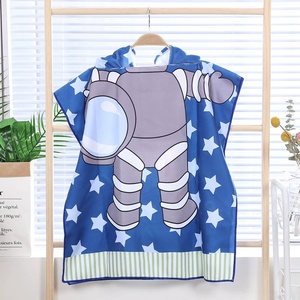 Fourniture directe du fabricant enfants peignoir en microfibre cape imprimé dessin animé natation serviette <span class=keywords><strong>de</strong></span> <span class=keywords><strong>bain</strong></span> pour salle <span class=keywords><strong>de</strong></span> <span class=keywords><strong>bain</strong></span> groupe d'âge enfant - Product Image 2