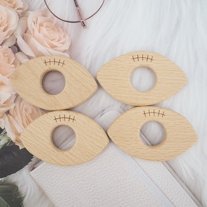 Collar de <span class=keywords><strong>mordedor</strong></span> para bebé ecológico a la moda, colgante de madera de haya Natural, diseño de fútbol de grado alimenticio, accesorio Molar infantil de madera - Product Image 3