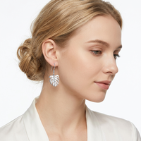 Anting Perak Sterling EZ112 925 Desain Daun Segar dan Sederhana Gaya Wanita Anting Kait Daun Elegan