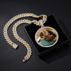 Colgante con Foto de 68 mm de Alta Calidad Venta al por Mayor de Fábrica, Joyería de Recuerdo Personalizada Iced Out, Collar con Imagen de Diamantes de Zirconia Cúbica para Hombre y Mujer Estilo Hip Hop - Product Image 6