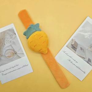 Bracelet claquant en peluche écologique en forme de fruit, en gros, promotionnel, avec alliage de zinc, pour récompense des enfants de maternelle - Product Image 4
