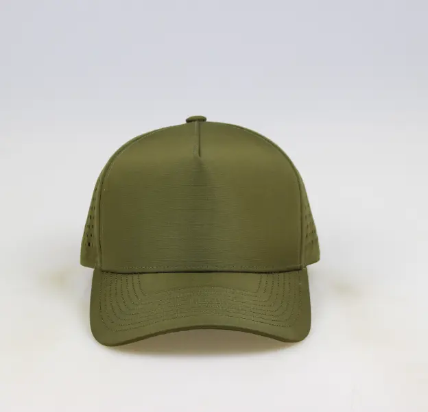 Berretto da baseball personalizzato verde militare a 5 pannelli fori di taglio laser impermeabili cappellini snapback con etichetta privata per lo sport