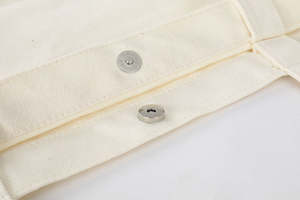 Bolsa de compras reutilizable de lona, muy vendida, con el logotipo de una marca de bolsas de compras impreso en ella. - Product Image 5