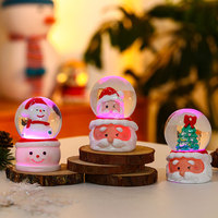 Zhifan Zhifan-045 Adorno Navideño de Bola de Cristal de Resina Iluminada, Globo de Nieve con Luz LED, Regalo
