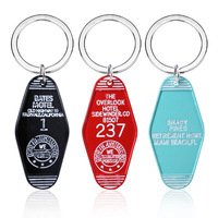 Porte-clés personnalisé en alliage de zinc, motif dessin animé, étanche, émail, style rétro motel, vente en gros sur mesure