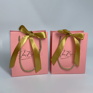 Bolsas de Papel Artístico Brillante de Lujo Biodegradables MingHong, Impresiones en Relieve Exquisitas para Exhibición de Joyería, Regalos Premium, Logotipo Personalizado - Product Image 1