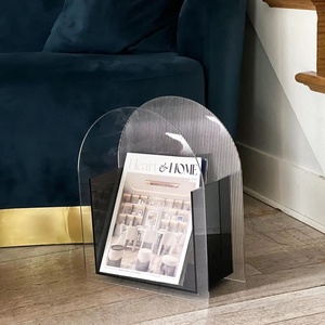 Porte-revues en lucite ondulée ambrée personnalisé - Product Image 6
