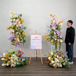 Popular Fondo de Rosas Coloridas con Plantas Artificiales para Decoración de Bodas - Product Image 1