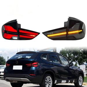 Fanali Posteriori per <span class=keywords><strong>BMW</strong></span> <span class=keywords><strong>X1</strong></span> E84 2012-2015, Stile G05 Aggiornato, Retrofit con Lente Nera e Rossa, Luci LED per Freni e Indicatori di Direzione - Product Image 1