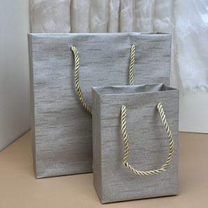 Bolsa de Papel Kraft Marrón y Blanca con Asa Perforada Personalizada/ Bolsa de Papel Kraft Hecha a Mano con Asa Troquelada - Product Image 4