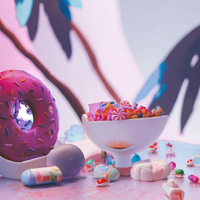 Sculpture personnalisée en résine réaliste inspirée de l'anime pour la décoration multi-occasions sur le thème des desserts