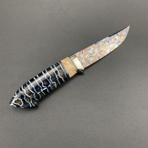 Cuchillo Fijo de Edición Coleccionista con Hoja de Damasco Mosaico, Dientes de Mamut Blanco y Hielo, con Mango de Madera para Caza y Exhibición - Product Image 3