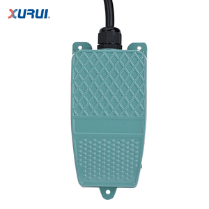 Interruptor de Pedal Eléctrico Industrial XURUI de 10A 250V AC con Tecnología de Botón Pulsador XF3, Clasificación IP54, Certificación TUV CE - Product Image 5