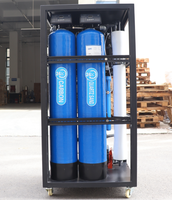 Système d'osmose inverse pour la purification de l'eau avec usage domestique et traitement de l'eau de filtration