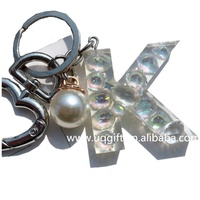 Porte-clés personnalisé en résine, lettres de l'alphabet, strass de corail rouge, pendentif de voiture, accessoires de charme