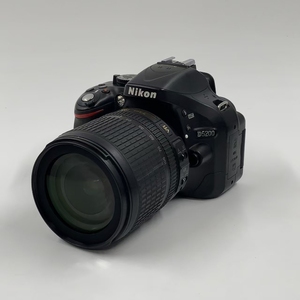 Appareil photo <span class=keywords><strong>reflex</strong></span> numérique Nikon D5200 d'occasion en gros <span class=keywords><strong>avec</strong></span> objectif VR 18-105mm, écran inclinable 24,1MP, autofocus 39 points, qualité supérieure reconditionné pour la revente - Product Image 2