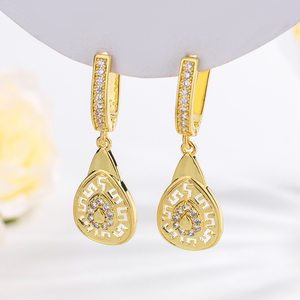 Boucles d'oreilles pendantes plaquées or 14 carats pour femmes, nouveau design classique, mode soirée, en laiton inaltérable avec zircon et pendentif cœur <span class=keywords><strong>Duster</strong></span> - Product Image 4