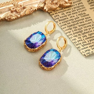 Pendientes Largos Geométricos Simples de Estilo Retro Europeo Americano, de Lujo Ligero y Alta Gama, con Zafiro Antiguo para Mujer, Otoño Invierno, Nicho - Product Image 4