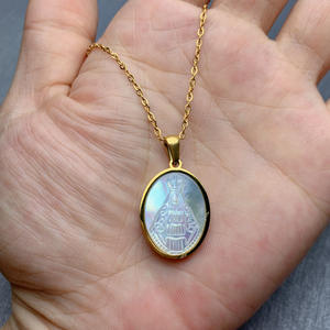 Nuova Collana Sacra in Acciaio Inossidabile con Conchiglia Bianca e Pendente a Cuore Sacro in Madreperla per Donne - Product Image 2