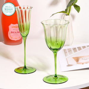 Copa de vino Huiyi con diseño floral de pétalos verdes en degradado, de alta gama, para fiestas de adultos, vaso transparente para bebidas. - Product Image 1