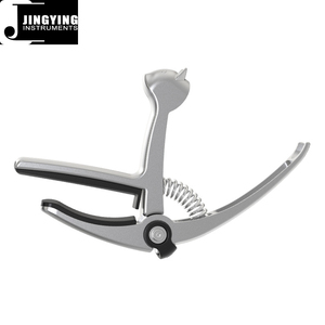 2024 Jingying Musique Guitare Accessoires, Vente en gros 5 en 1 Multifonctionnel Guitare Capos avec Coupe-Corde/Pin Extracteur/Pick Holder - Product Image 1