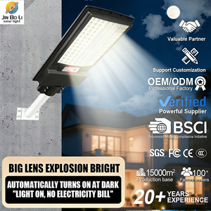 屋外ソーラーIP65道路用LED街路灯（人体誘導・インテリジェント制御付き） - Product Image 1