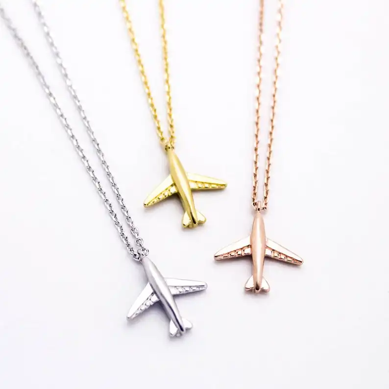 Collar de acero inoxidable personalizado en 3 colores, chapado en oro, con diseño de avión, bonito, bonito y bonito